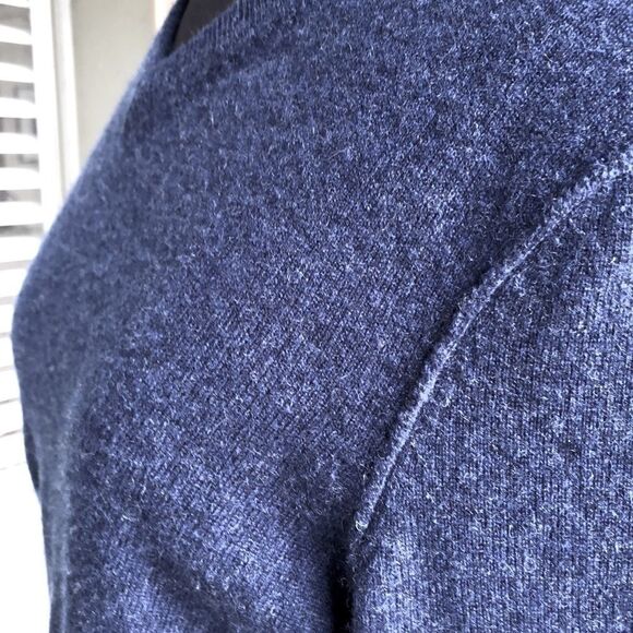 Vince V-Neck 💯Cashmere Sweater - Picture 5 of 8